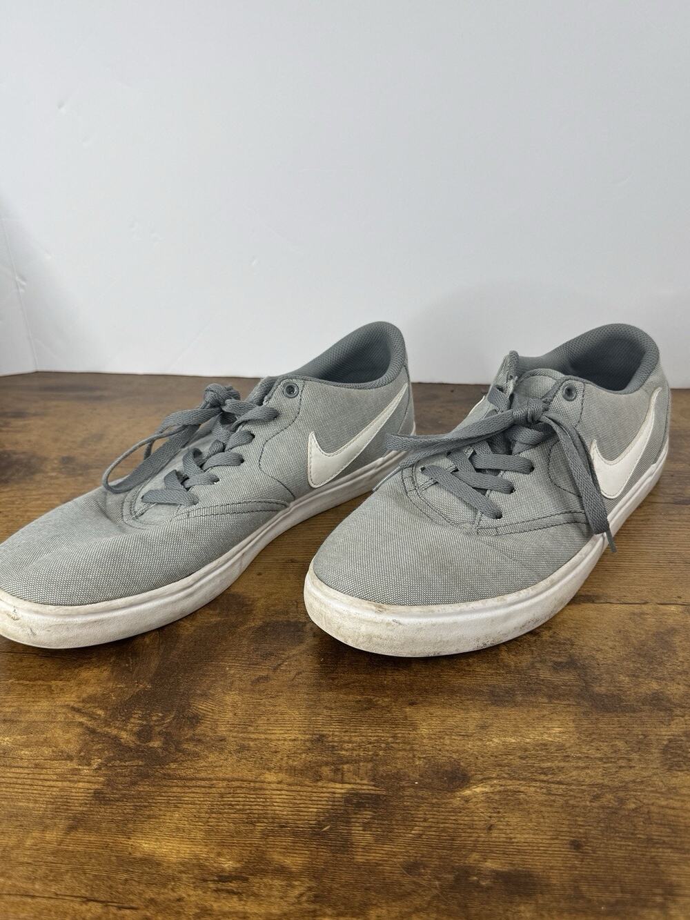 Nike SB Check Solar Canvas Men’s 10 Gray White Skate Shoes 843896-003